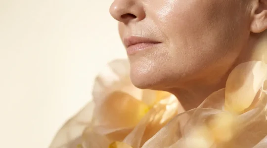 Confronto tra biostimolazione con fili PDO e trattamenti iniettabili per il ringiovanimento naturale della pelle