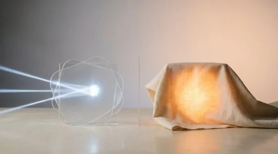 Confronto visivo tra tecnologie HIFU e radiofrequenza per il trattamento della lassità mandibolare