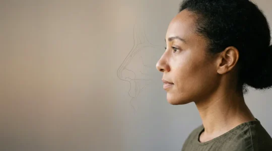 Profilo del viso che mostra le strutture nasali interne ed esterne con focus sulla funzionalità respiratoria