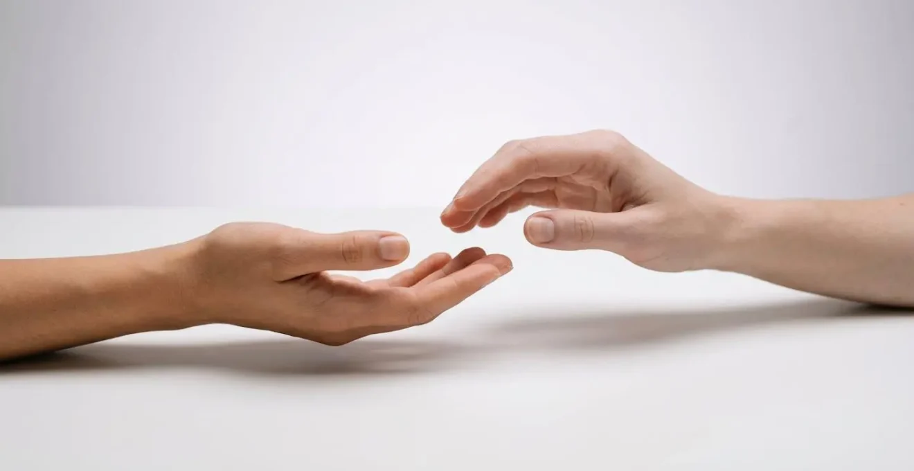 Paziente che comunica le proprie aspettative estetiche durante una consultazione personalizzata